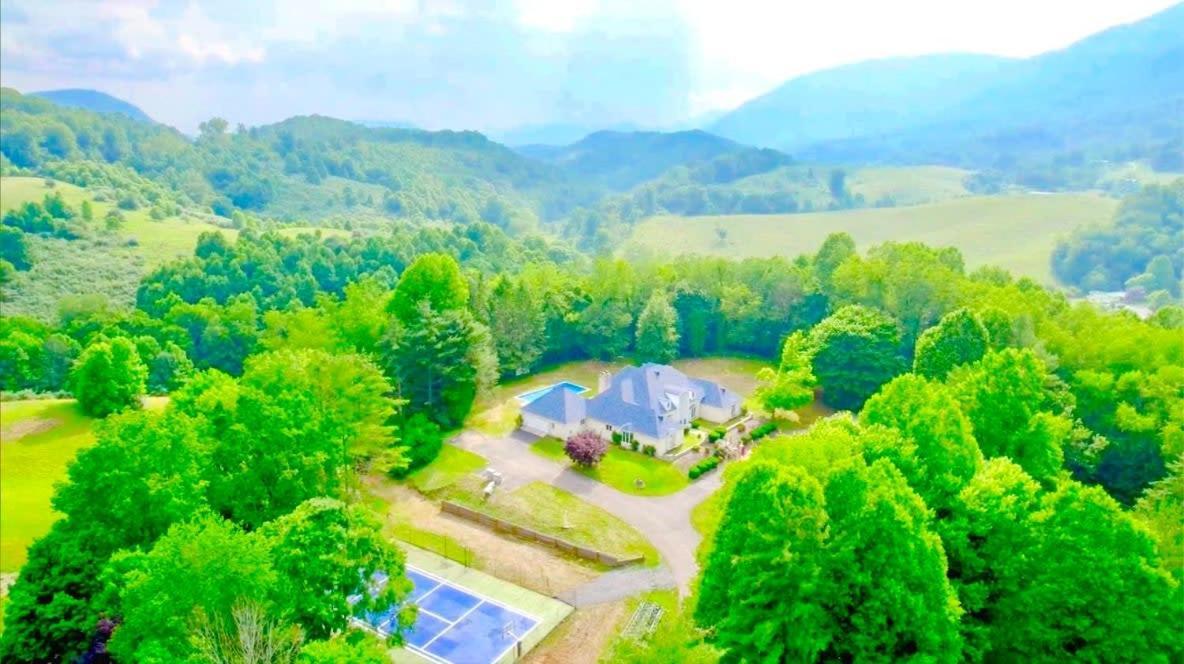 Vila Gated Mansion - Basketball Court Movie Theater Views Big Stone Gap Exteriér fotografie