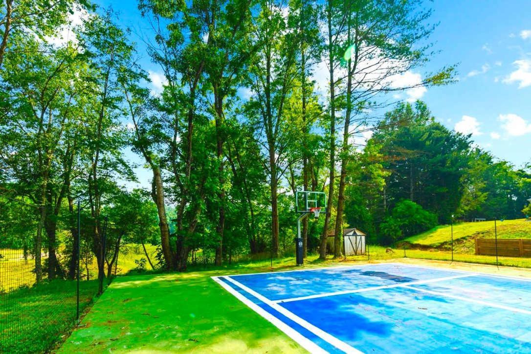 Vila Gated Mansion - Basketball Court Movie Theater Views Big Stone Gap Exteriér fotografie