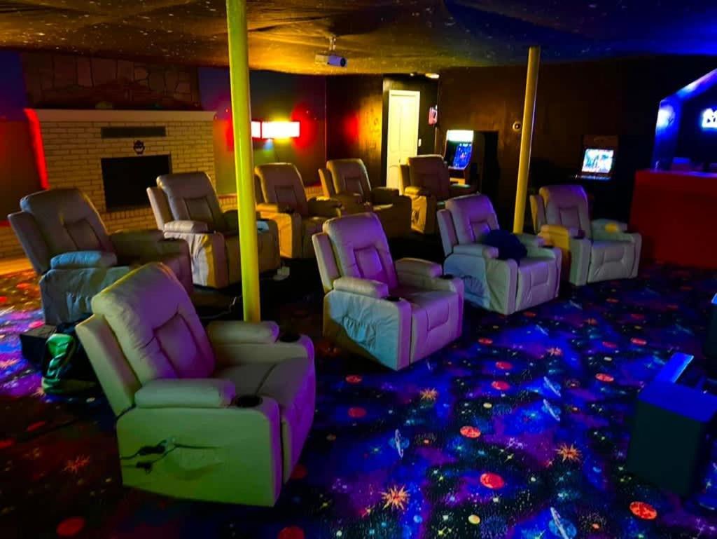 Vila Gated Mansion - Basketball Court Movie Theater Views Big Stone Gap Exteriér fotografie