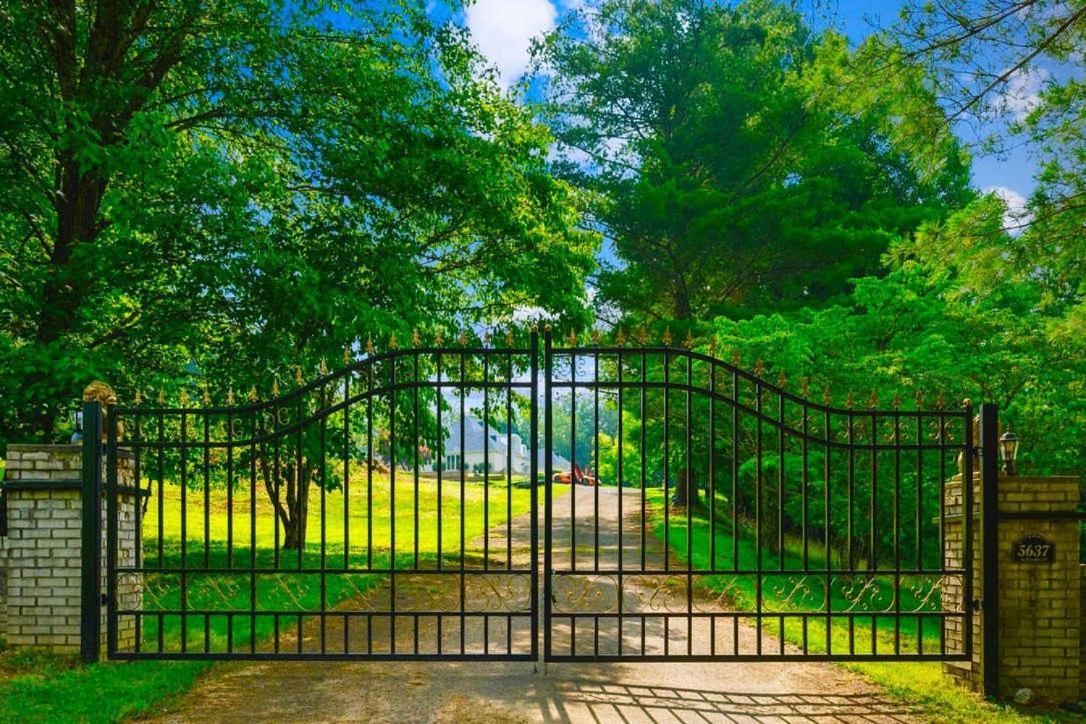 Vila Gated Mansion - Basketball Court Movie Theater Views Big Stone Gap Exteriér fotografie