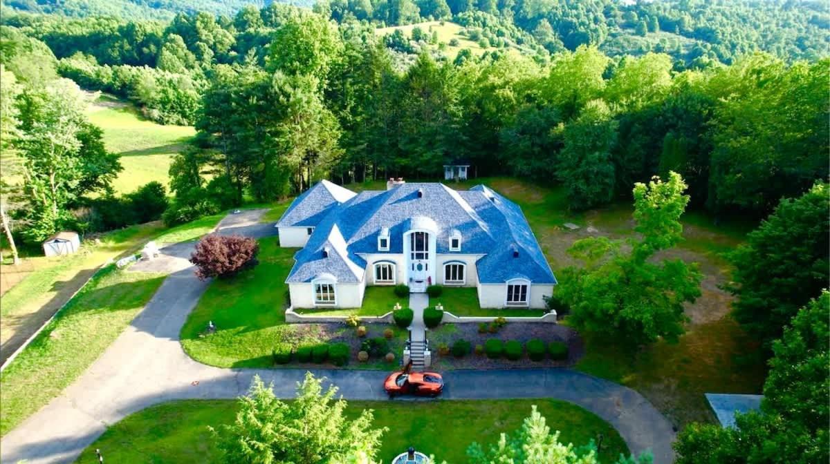 Vila Gated Mansion - Basketball Court Movie Theater Views Big Stone Gap Exteriér fotografie